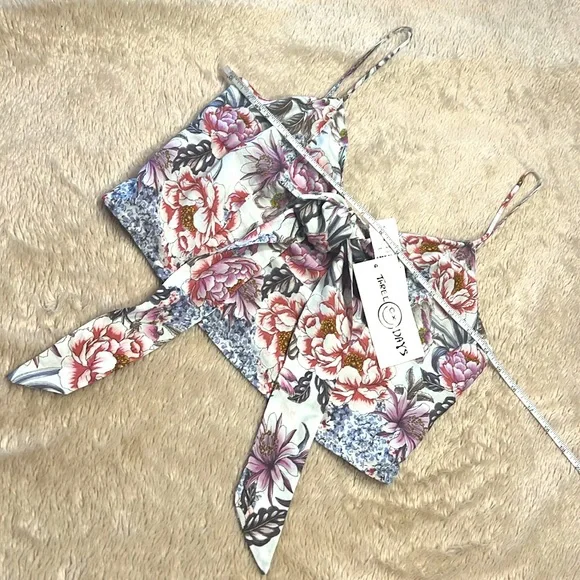 LF THREE DAYS Floral Beaute Top - Picture 5 of 6